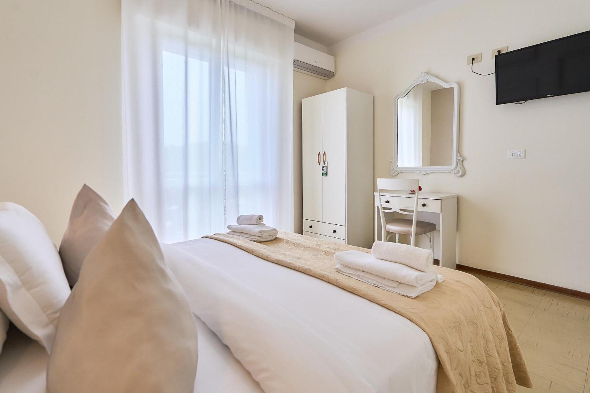 Hotel Bruna B&B Milano Marittima Buitenkant foto