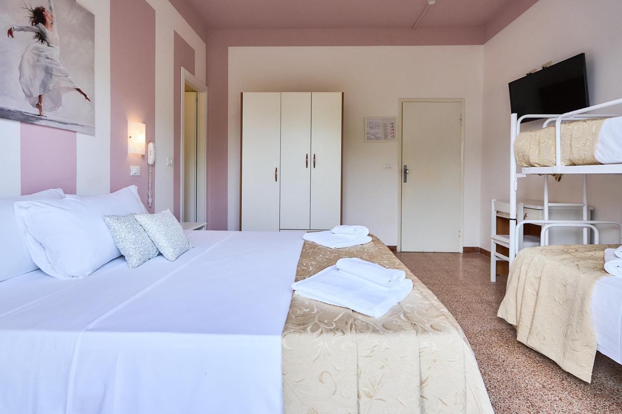 Hotel Bruna B&B Milano Marittima Buitenkant foto