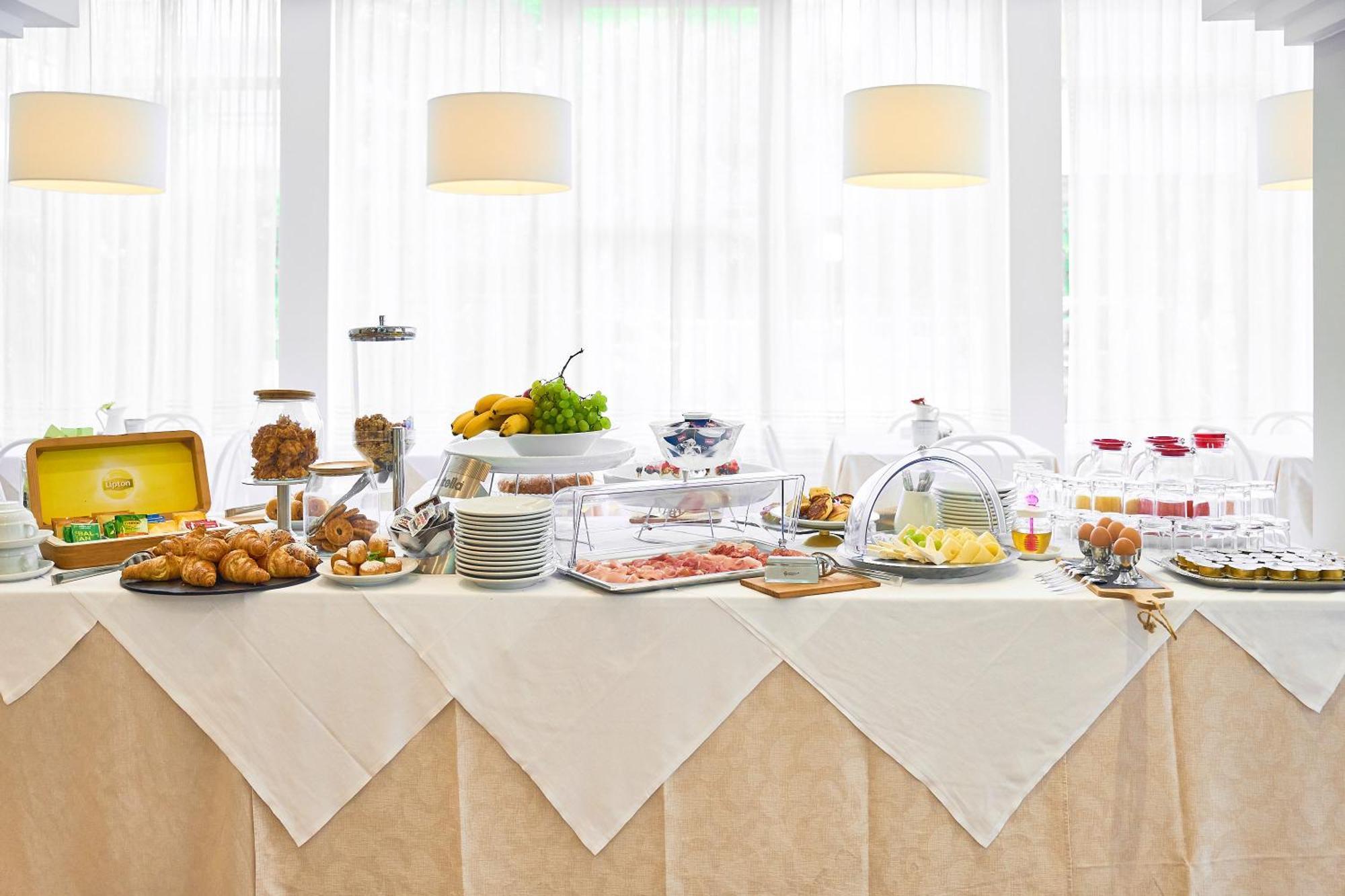 Hotel Bruna B&B Milano Marittima Buitenkant foto