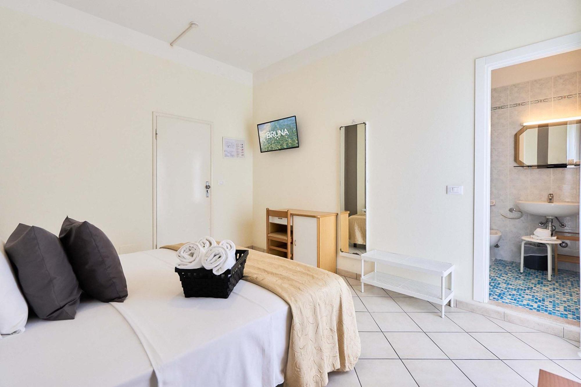 Hotel Bruna B&B Milano Marittima Buitenkant foto