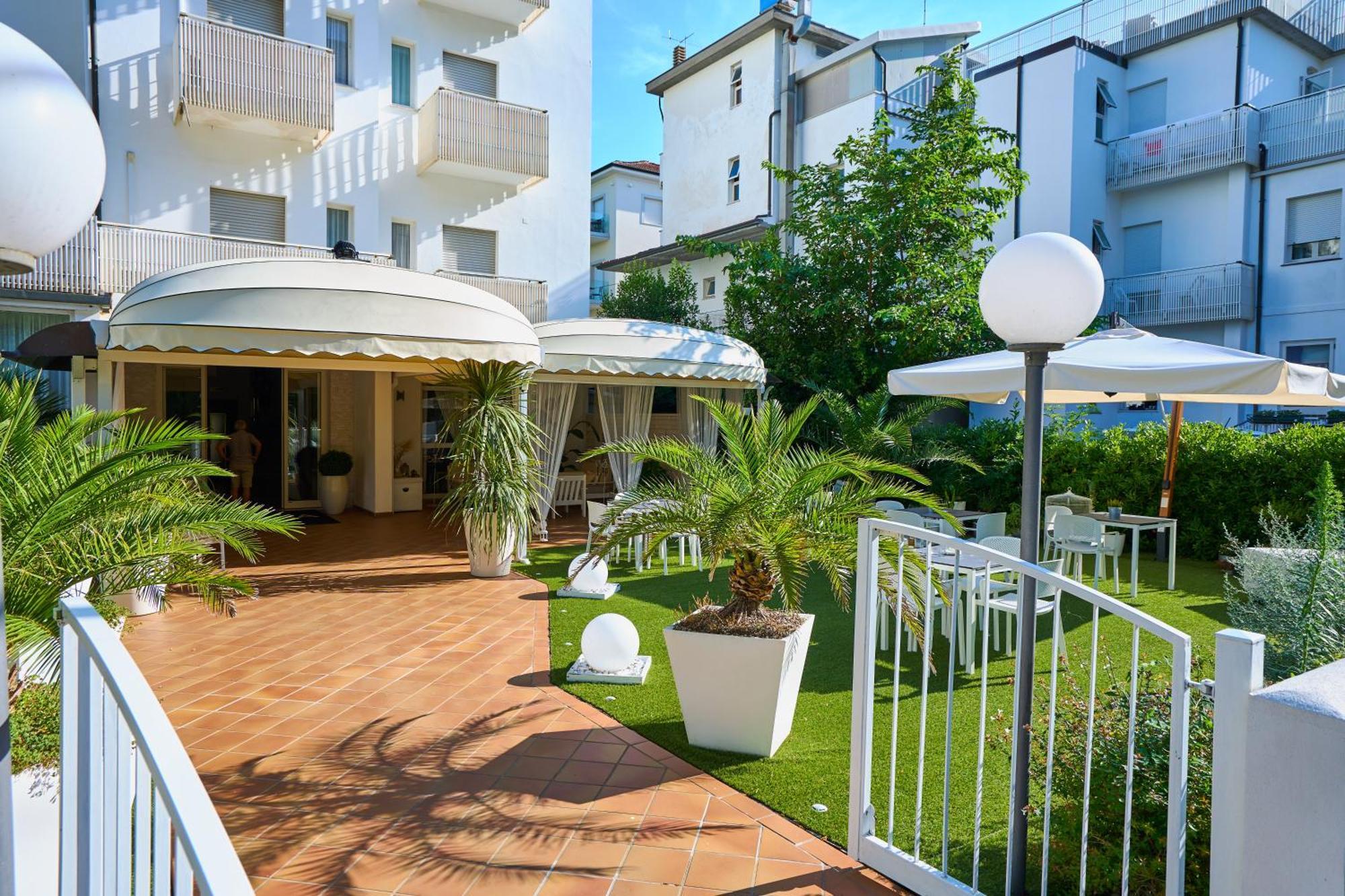Hotel Bruna B&B Milano Marittima Buitenkant foto