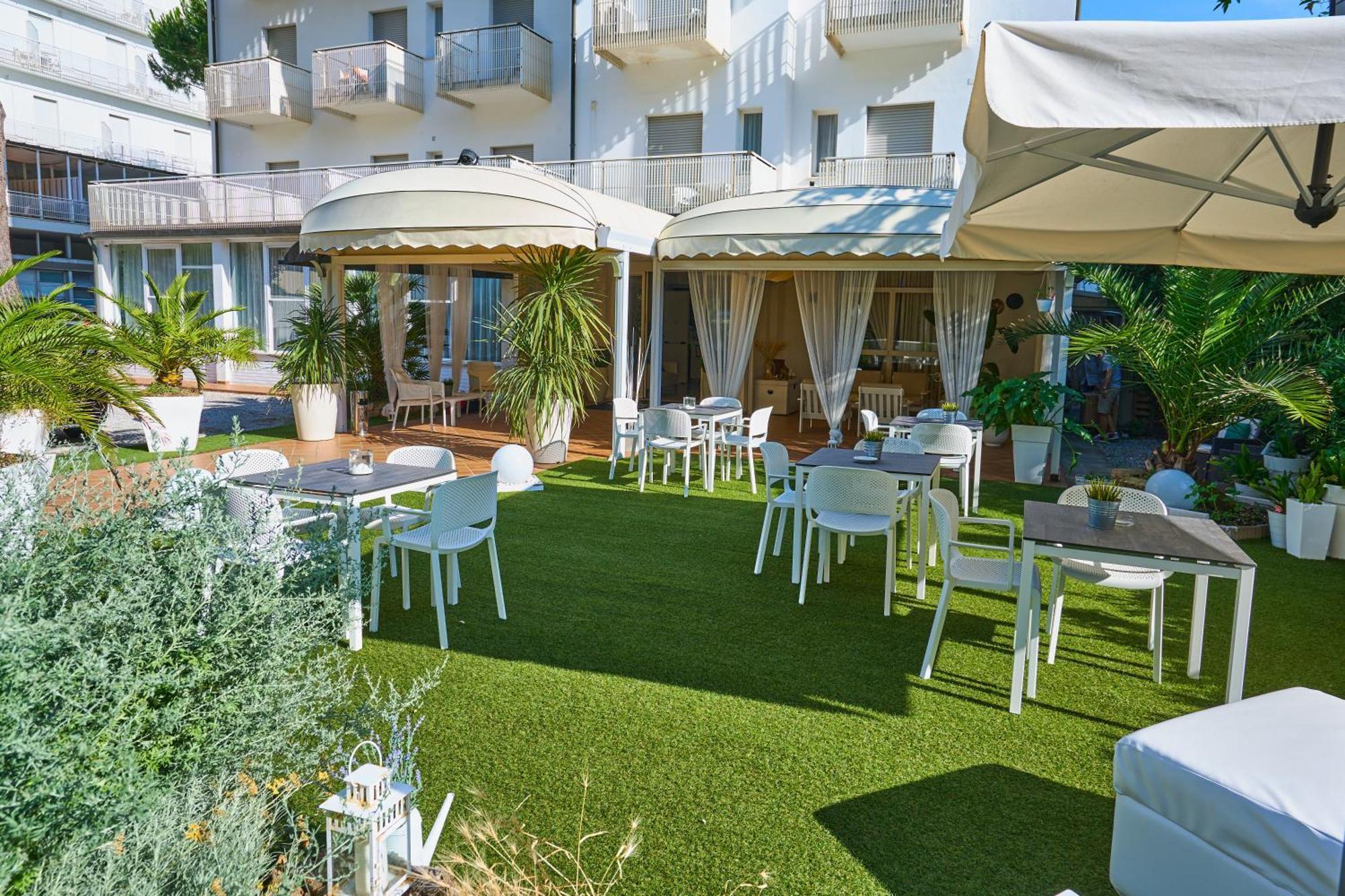 Hotel Bruna B&B Milano Marittima Buitenkant foto