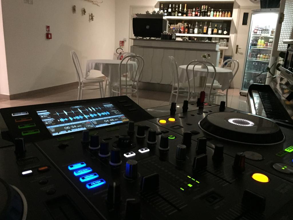 Hotel Bruna B&B Milano Marittima Buitenkant foto